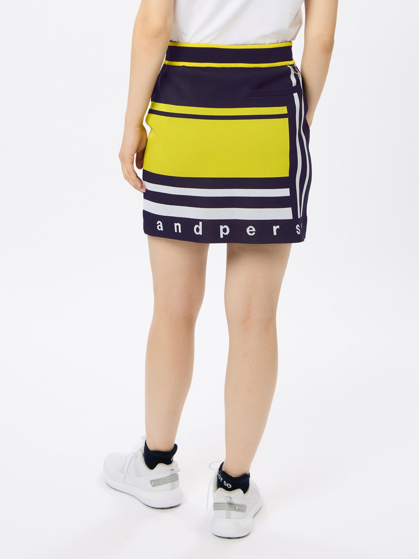 Lightweight knit skirt