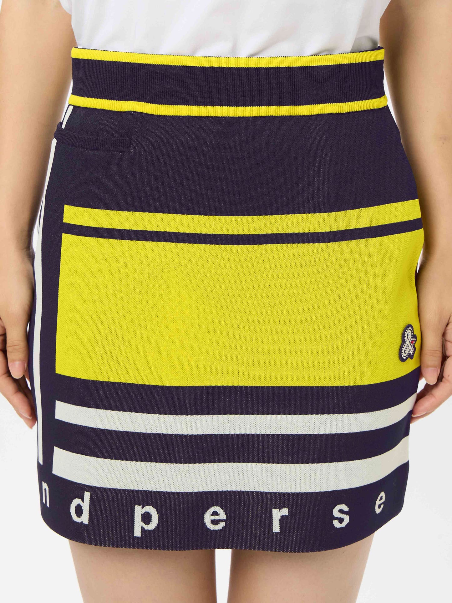 Lightweight knit skirt