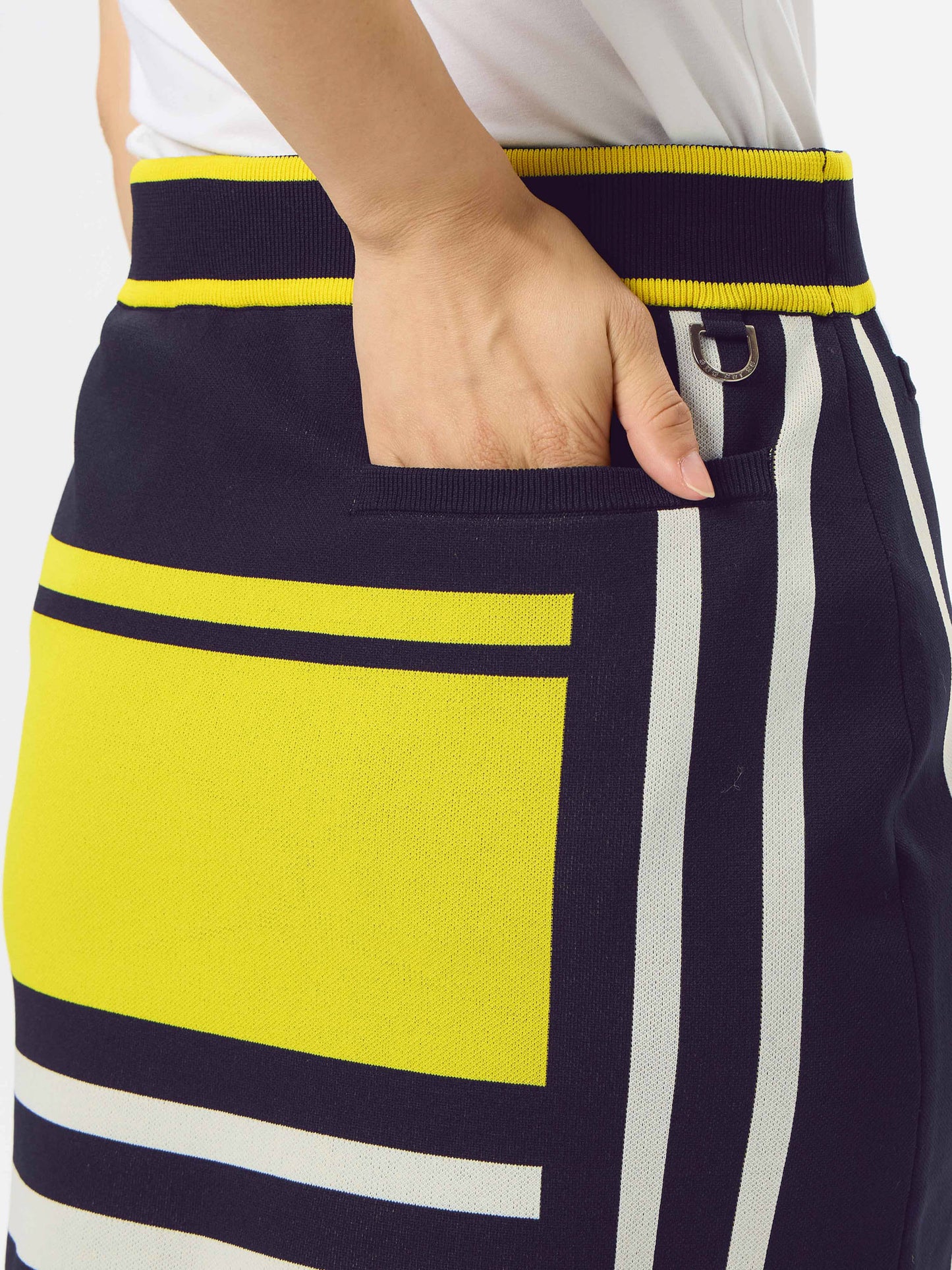 Lightweight knit skirt